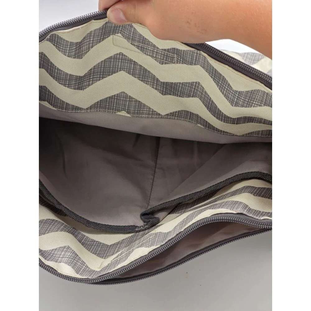 Skip Hop Gray/White Chevron Messenger Diaper Bag Adjustable Strap, Inner Pockets